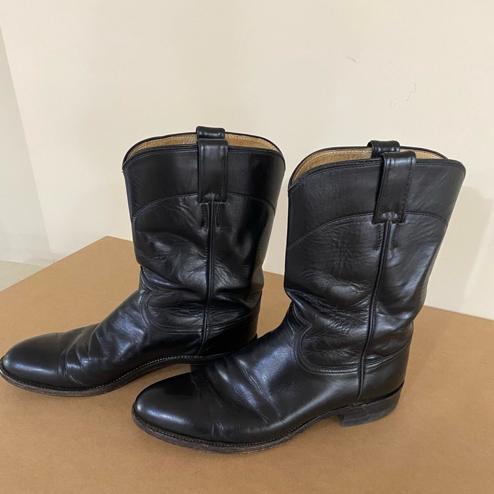 Justin Black Ropers Boots Size 9 in great condition 
Made in USA